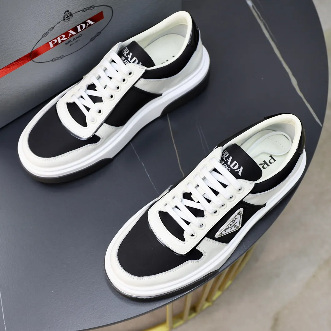 Factory price: 720 top original order Brand: PRADA (Prada) Standard code: Men's size 38/44 (45 can be customized) Grade: Same as the official website Material: Original cowhide, cowhide lining, original combination two-color wear-resistant soft outsole Style category: casual sports version, young fashion, European and American trend, British style Color: actual picture color